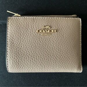 COACH Pebbled Leather Zip Wallet in Taupe